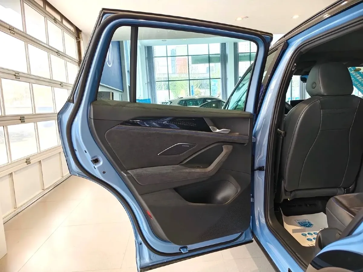 2024 Volkswagen Tiguan L 2.0T 220HP L4 7DCT,autocango,china used car exporter,china ev exporter,chinese used car exporter,chinese used ev exporter