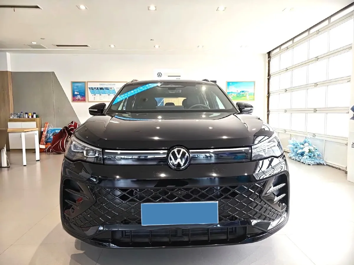 2024 Volkswagen Tiguan L 2.0T 220HP L4 7DCT,autocango,china used car exporter,china ev exporter,chinese used car exporter,chinese used ev exporter
