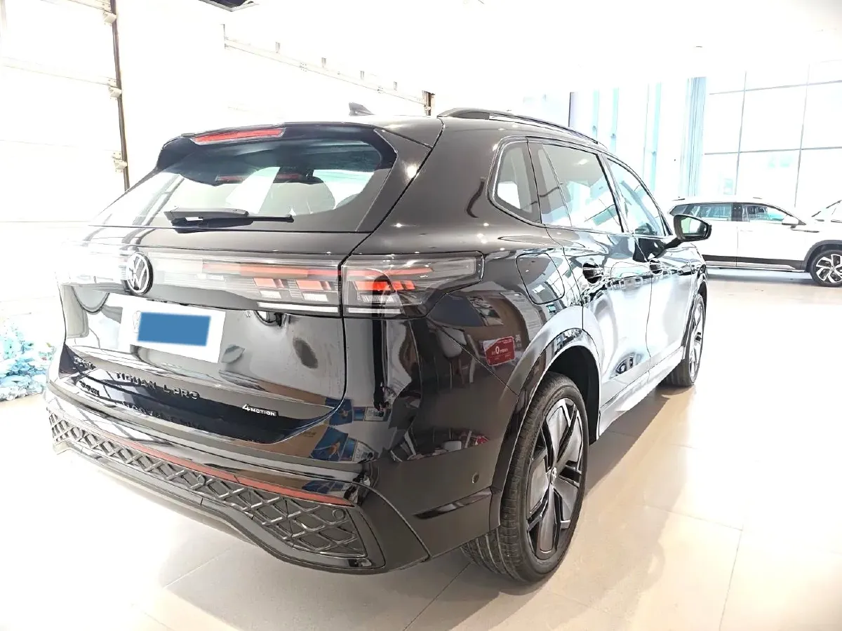 2024 Volkswagen Tiguan L 2.0T 220HP L4 7DCT,autocango,china used car exporter,china ev exporter,chinese used car exporter,chinese used ev exporter