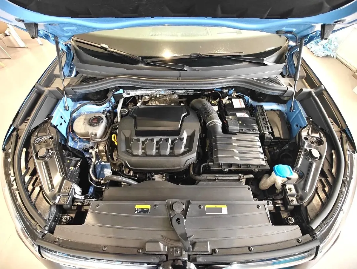2024 Volkswagen Tiguan L 2.0T 220HP L4 7DCT,autocango,china used car exporter,china ev exporter,chinese used car exporter,chinese used ev exporter