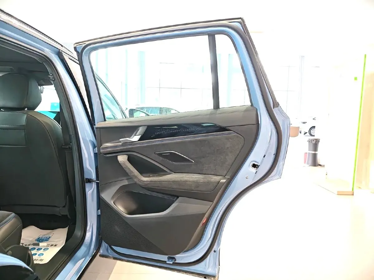 2024 Volkswagen Tiguan L 2.0T 220HP L4 7DCT,autocango,china used car exporter,china ev exporter,chinese used car exporter,chinese used ev exporter