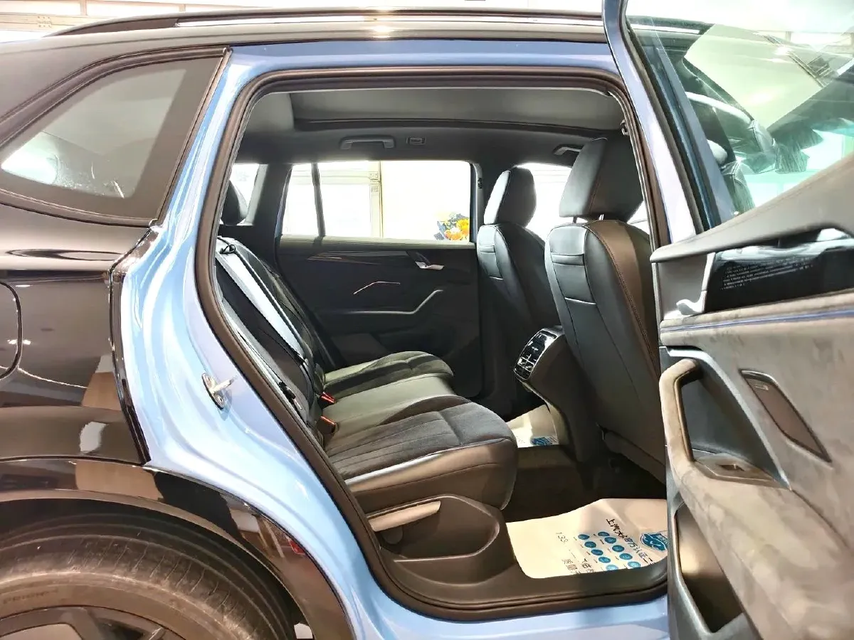 2024 Volkswagen Tiguan L 2.0T 220HP L4 7DCT,autocango,china used car exporter,china ev exporter,chinese used car exporter,chinese used ev exporter