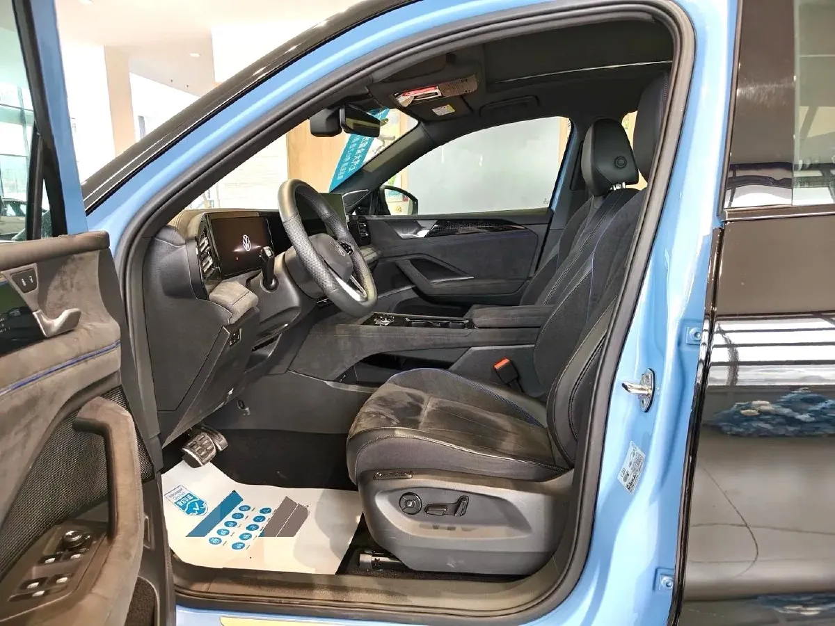 2024 Volkswagen Tiguan L 2.0T 220HP L4 7DCT,autocango,china used car exporter,china ev exporter,chinese used car exporter,chinese used ev exporter