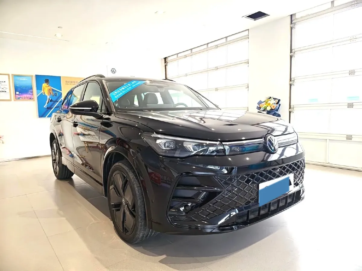 2024 Volkswagen Tiguan L 2.0T 220HP L4 7DCT,autocango,china used car exporter,china ev exporter,chinese used car exporter,chinese used ev exporter