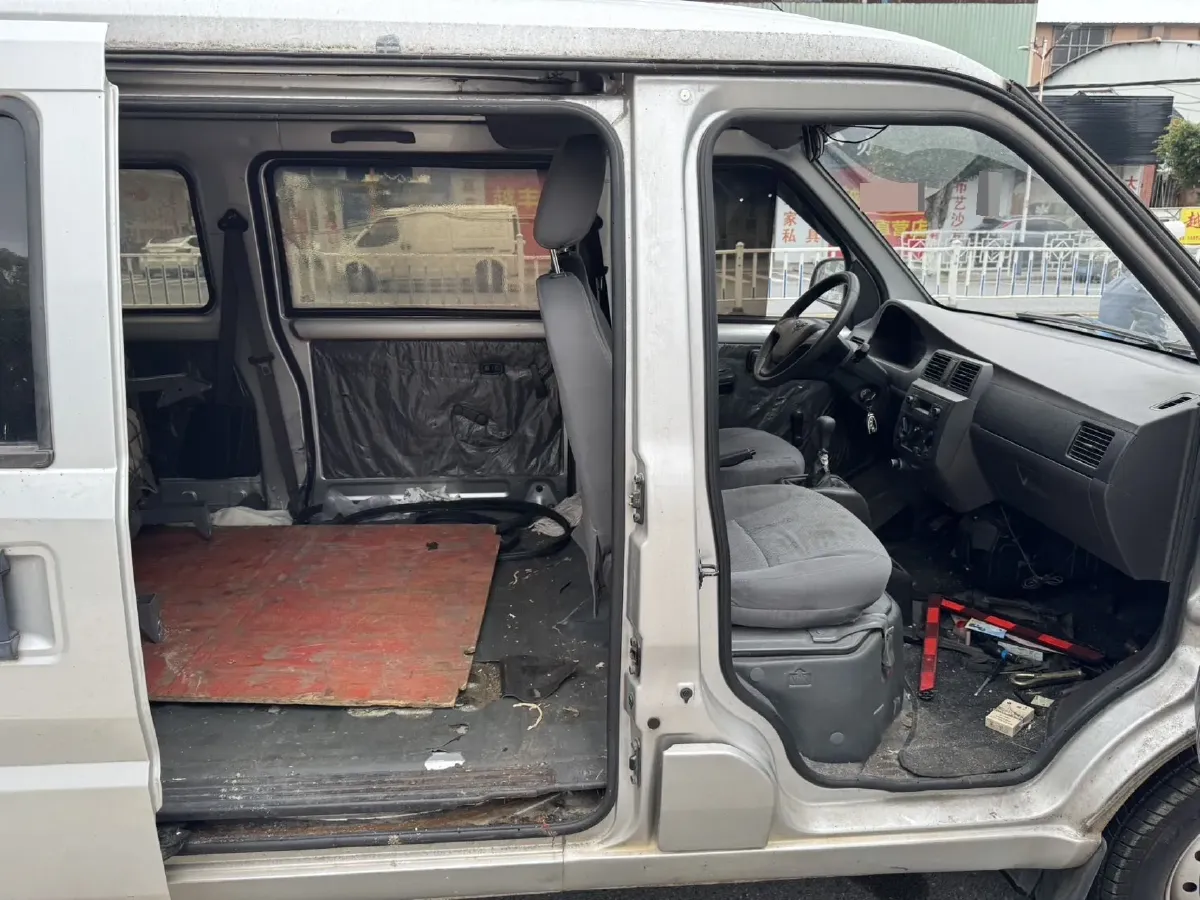 2021 WuLing RongGuang 1.5L 99HP L4 5MT,autocango,china used car exporter,china ev exporter,chinese used car exporter,chinese used ev exporter