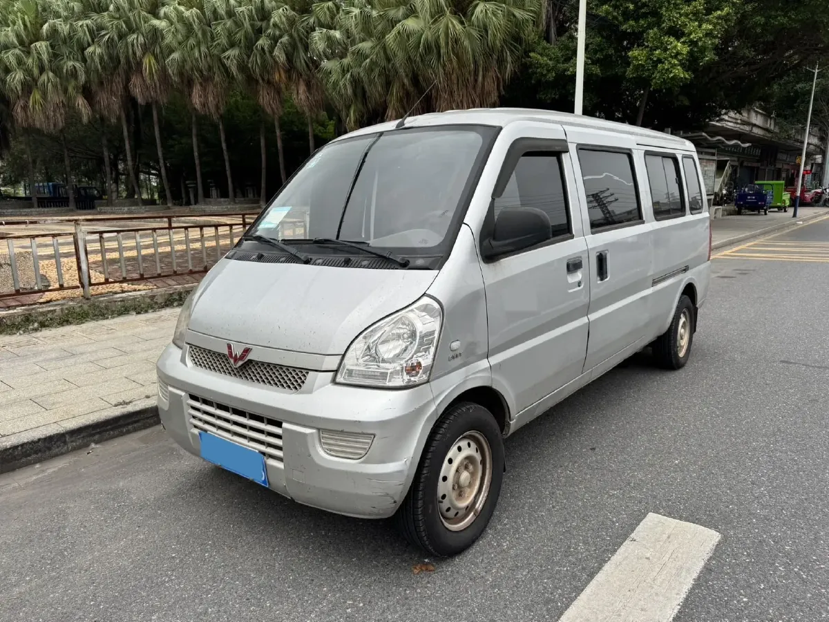 2021 WuLing RongGuang 1.5L 99HP L4 5MT,autocango,china used car exporter,china ev exporter,chinese used car exporter,chinese used ev exporter