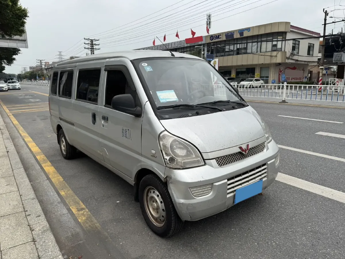 2021 WuLing RongGuang 1.5L 99HP L4 5MT,autocango,china used car exporter,china ev exporter,chinese used car exporter,chinese used ev exporter