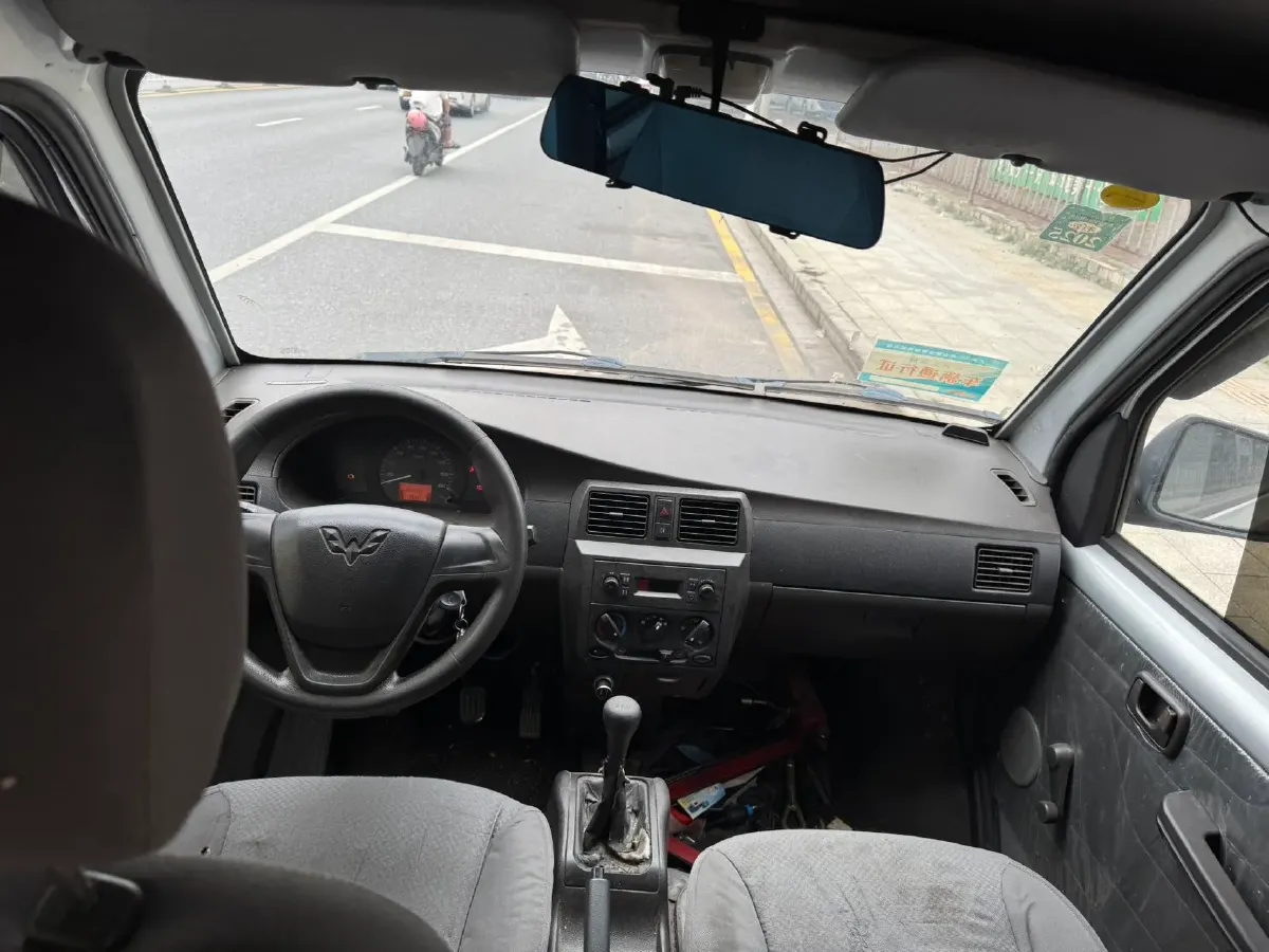 2021 WuLing RongGuang 1.5L 99HP L4 5MT,autocango,china used car exporter,china ev exporter,chinese used car exporter,chinese used ev exporter