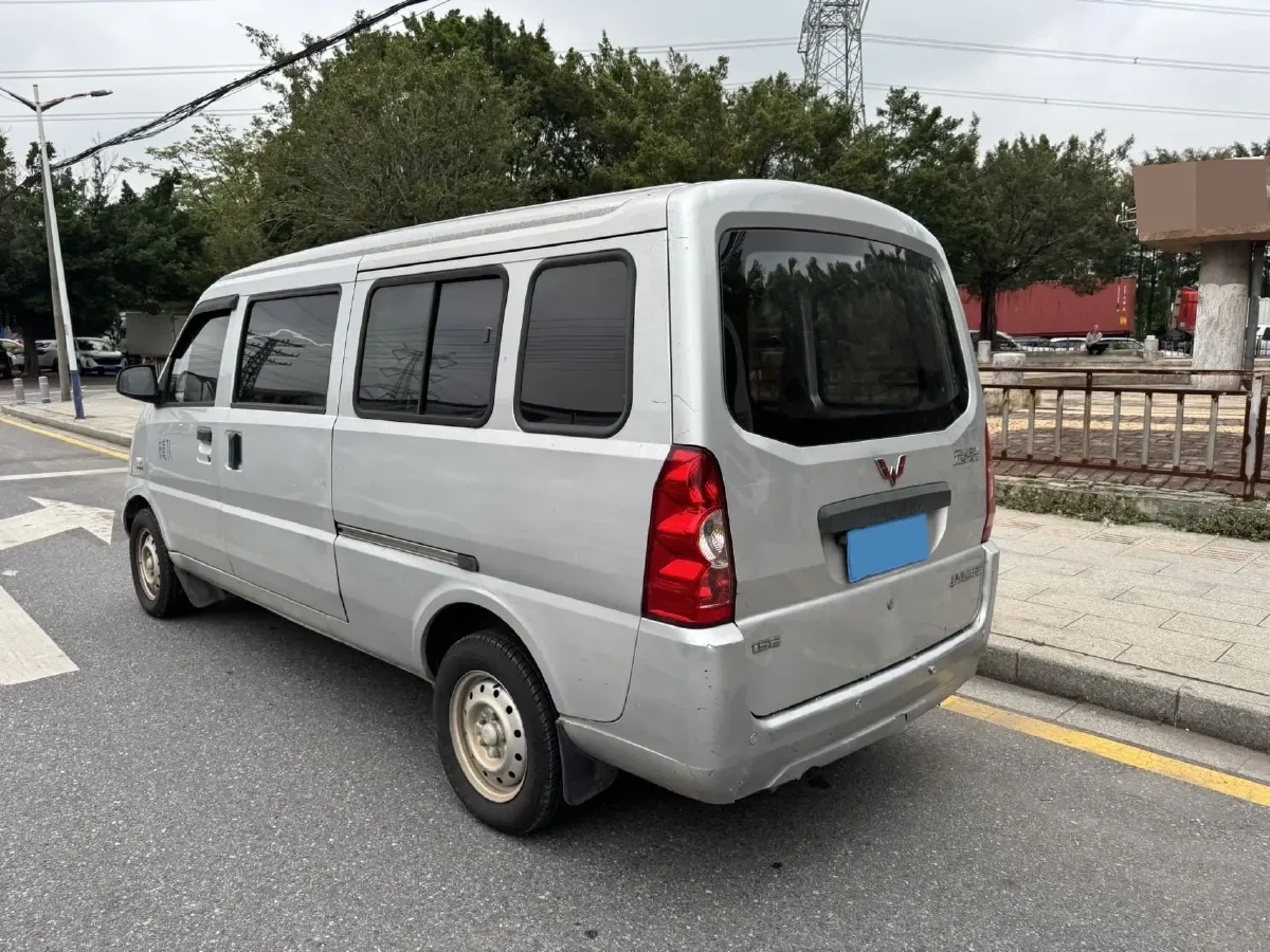 2021 WuLing RongGuang 1.5L 99HP L4 5MT,autocango,china used car exporter,china ev exporter,chinese used car exporter,chinese used ev exporter