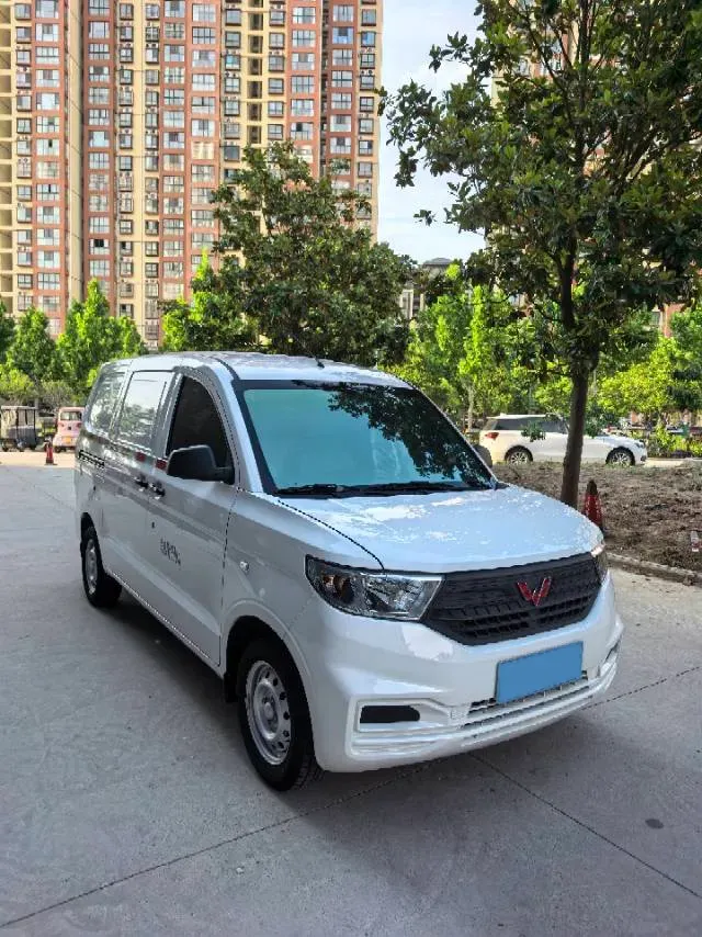 2022 WuLing HongGuang V 1.5L 99HP L4 6MT,autocango,china used car exporter,china ev exporter,chinese used car exporter,chinese used ev exporter