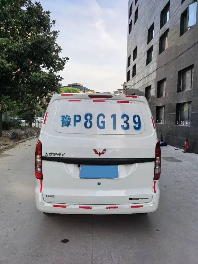 2022 WuLing HongGuang V 1.5L 99HP L4 6MT,autocango,china used car exporter,china ev exporter,chinese used car exporter,chinese used ev exporter