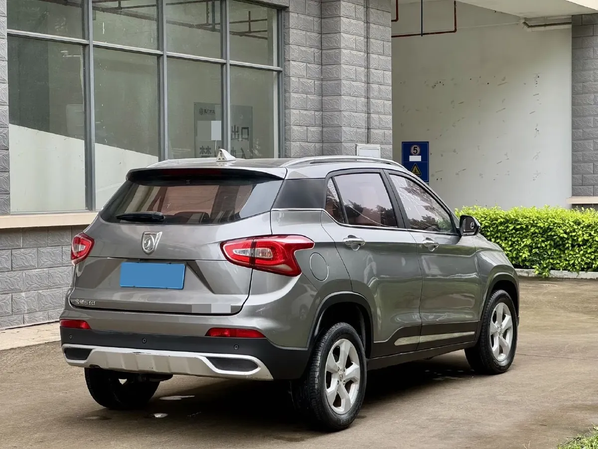 2017 BaoJun 310W 1.5L 105HP L4 6MT,autocango,china used car exporter,china ev exporter,chinese used car exporter,chinese used ev exporter