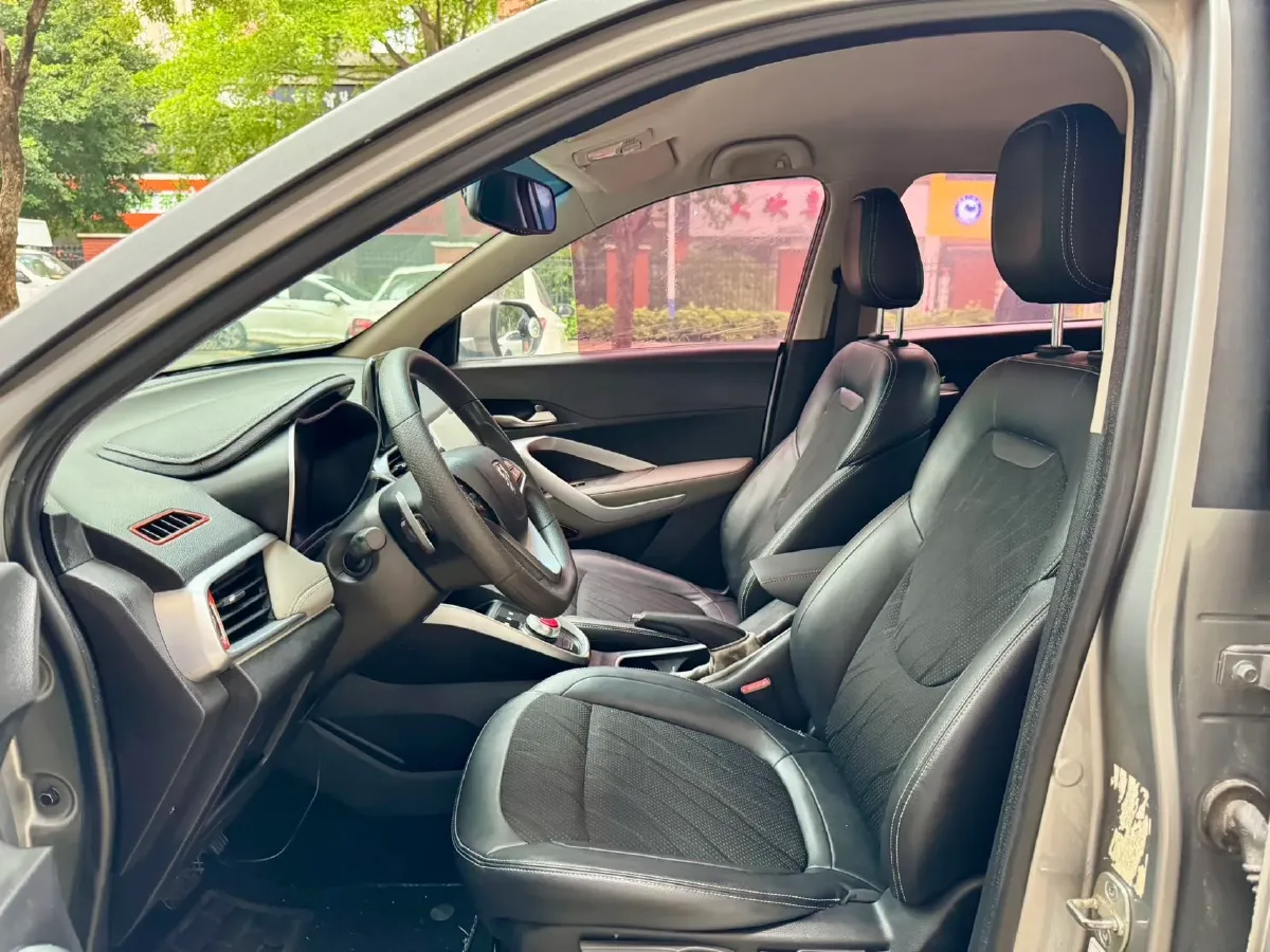 2017 BaoJun 310W 1.5L 105HP L4 6MT,autocango,china used car exporter,china ev exporter,chinese used car exporter,chinese used ev exporter