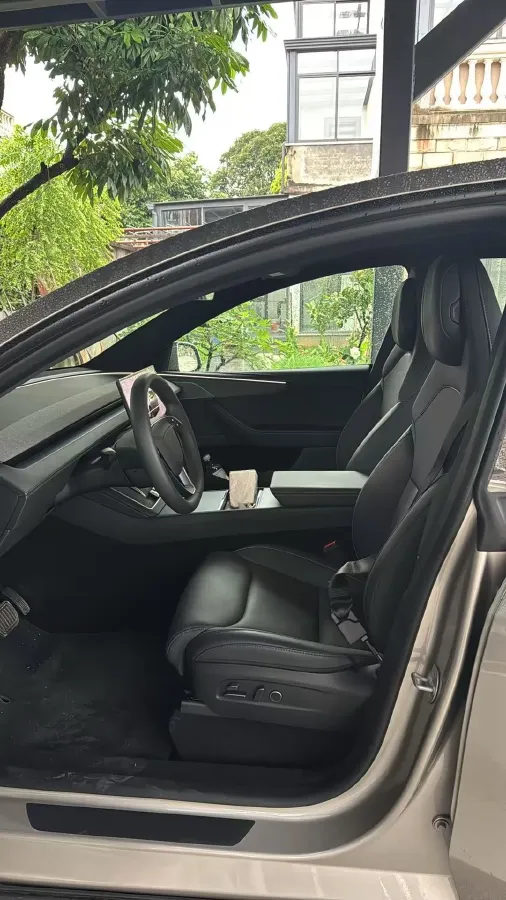 2025 Tesla Model Y L BEV,autocango,china used car exporter,china ev exporter,chinese used car exporter,chinese used ev exporter