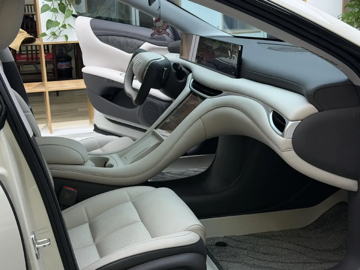 2024 IM L6 BEV 75KWH,autocango,china used car exporter,china ev exporter,chinese used car exporter,chinese used ev exporter