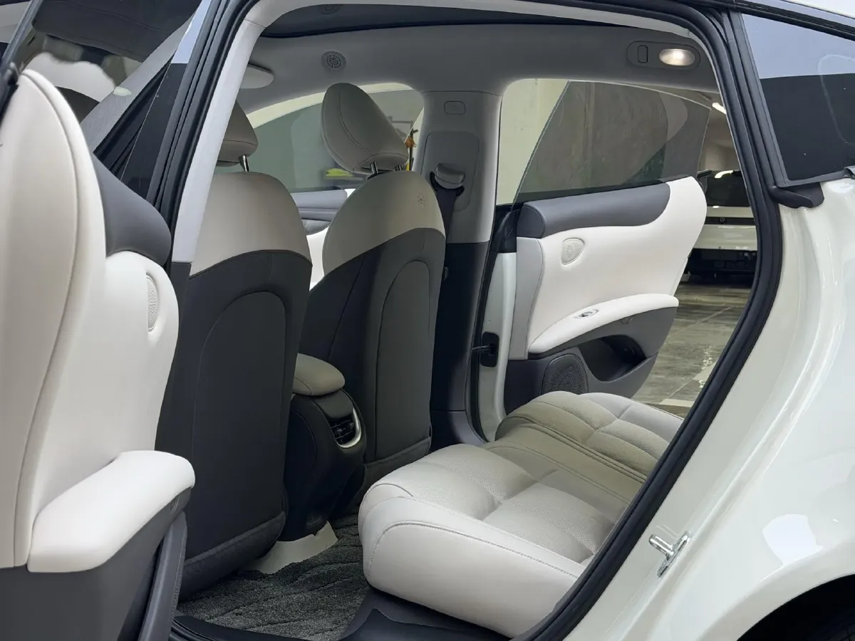 2024 IM L6 BEV 75KWH,autocango,china used car exporter,china ev exporter,chinese used car exporter,chinese used ev exporter