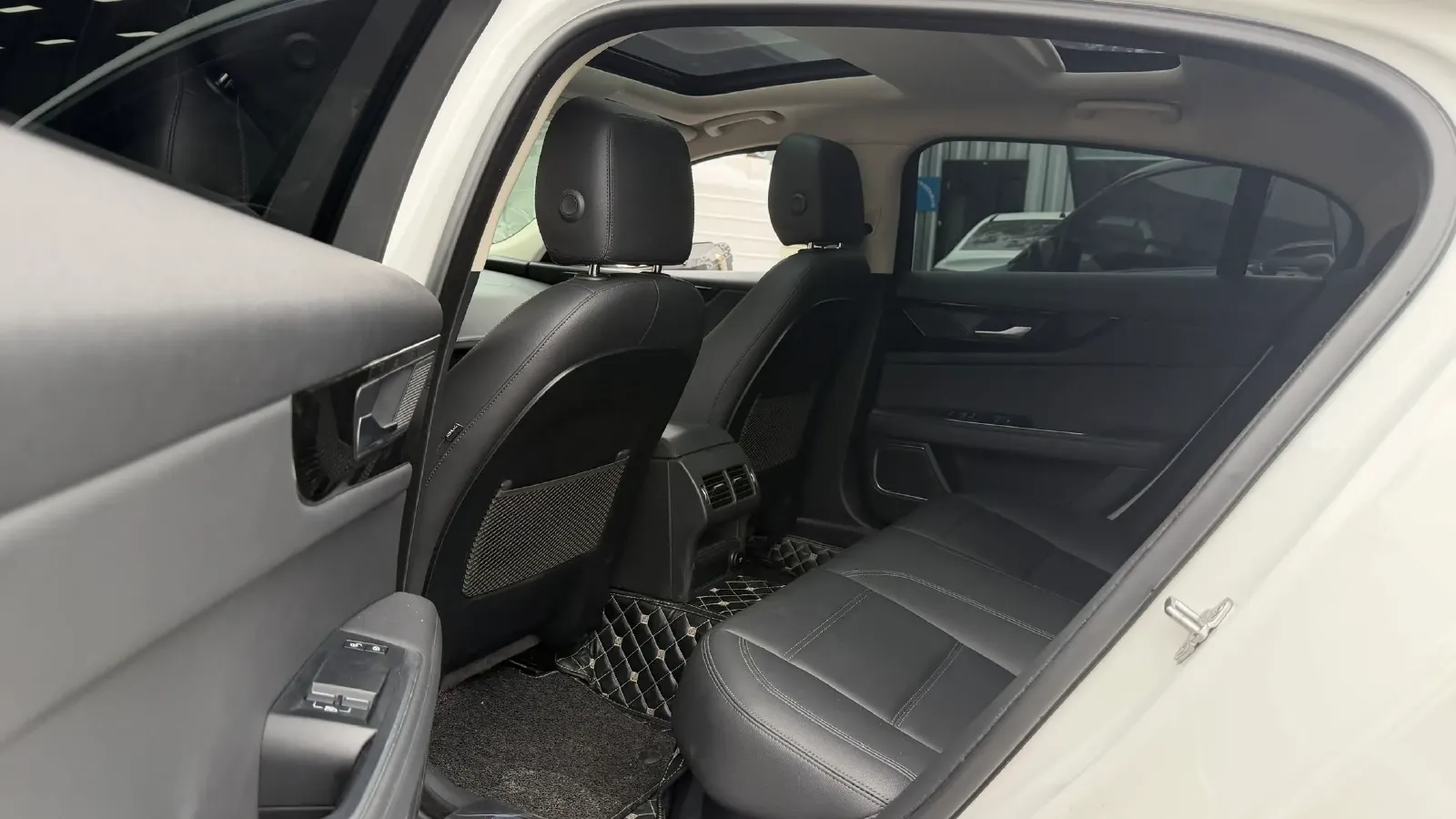 2020 Jaguar XEL 2.0T 200HP L4 8AT,autocango,china used car exporter,china ev exporter,chinese used car exporter,chinese used ev exporter