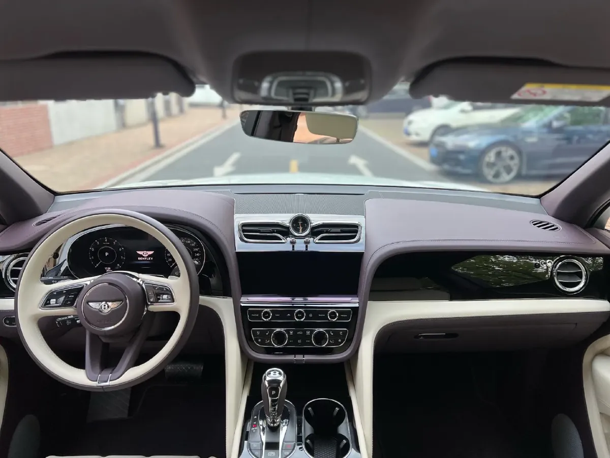 2024 Bentley Bentayga 4.0T 550HP V8 8AT,autocango,china used car exporter,china ev exporter,chinese used car exporter,chinese used ev exporter