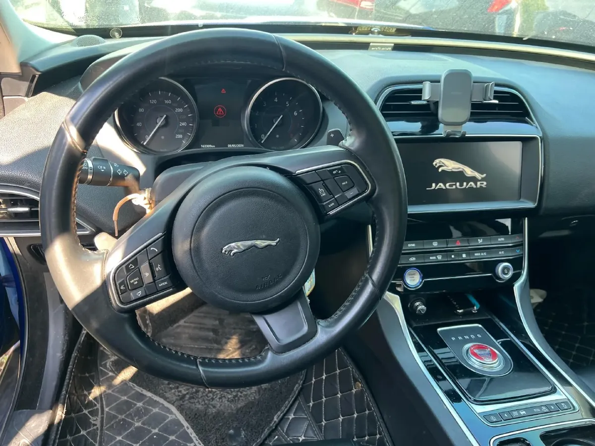 2019 Jeep Cherokee 2.0T 265HP L4 9AT,autocango,china used car exporter,china ev exporter,chinese used car exporter,chinese used ev exporter