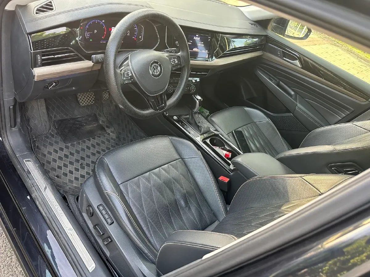 2019 Volvo V40 1.5T 152HP L4 6AT,autocango,china used car exporter,china ev exporter,chinese used car exporter,chinese used ev exporter