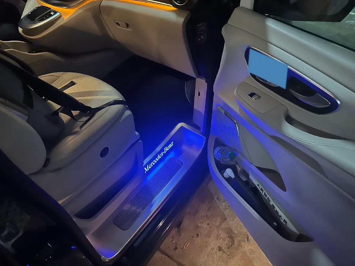 2022 Mercedes-Benz V Class 2.0T 211HP L4 9AT,autocango,china used car exporter,china ev exporter,chinese used car exporter,chinese used ev exporter