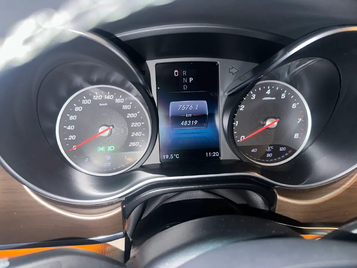 2022 Mercedes-Benz V Class 2.0T 211HP L4 9AT,autocango,china used car exporter,china ev exporter,chinese used car exporter,chinese used ev exporter