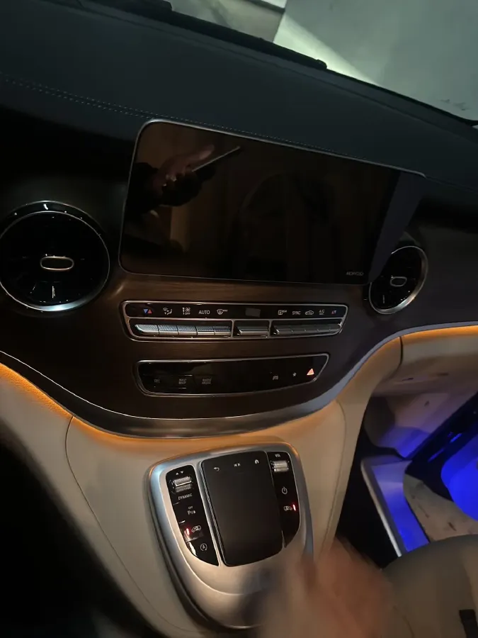 2022 Mercedes-Benz V Class 2.0T 211HP L4 9AT,autocango,china used car exporter,china ev exporter,chinese used car exporter,chinese used ev exporter