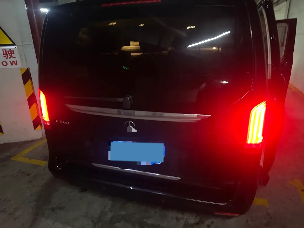 2022 Mercedes-Benz V Class 2.0T 211HP L4 9AT,autocango,china used car exporter,china ev exporter,chinese used car exporter,chinese used ev exporter