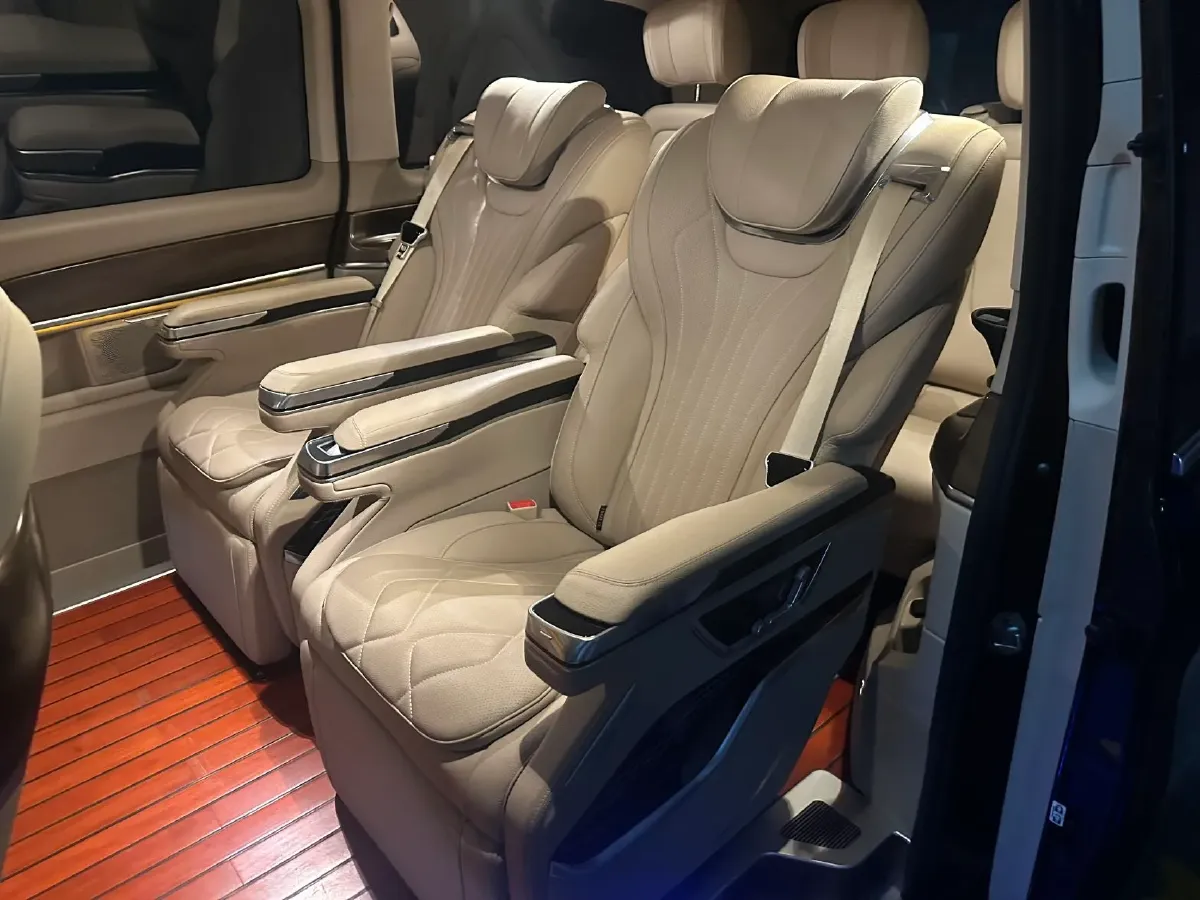 2022 Mercedes-Benz V Class 2.0T 211HP L4 9AT,autocango,china used car exporter,china ev exporter,chinese used car exporter,chinese used ev exporter