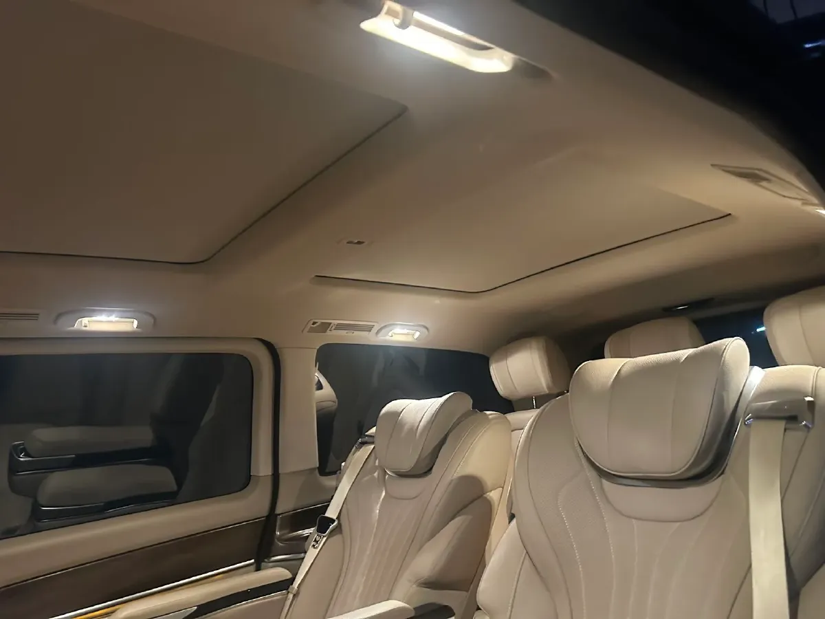 2022 Mercedes-Benz V Class 2.0T 211HP L4 9AT,autocango,china used car exporter,china ev exporter,chinese used car exporter,chinese used ev exporter