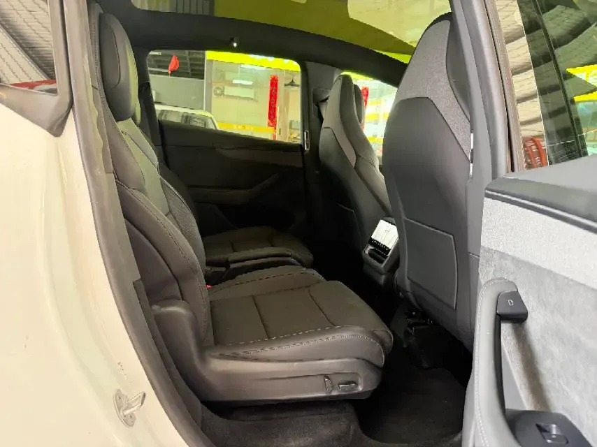 2025 Tesla Model Y L BEV,autocango,china used car exporter,china ev exporter,chinese used car exporter,chinese used ev exporter