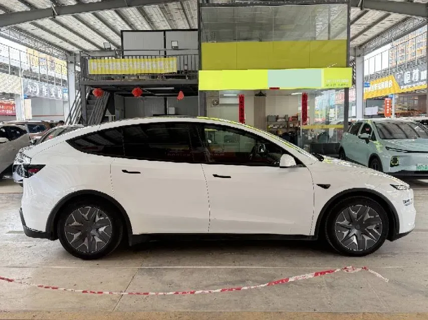 2025 Tesla Model Y L BEV,autocango,china used car exporter,china ev exporter,chinese used car exporter,chinese used ev exporter