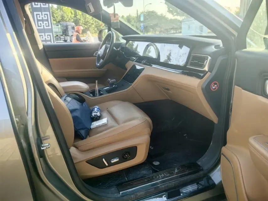 2021 Li ONE Range Extended 131HP REEV 40.5KWH,autocango,china used car exporter,china ev exporter,chinese used car exporter,chinese used ev exporter