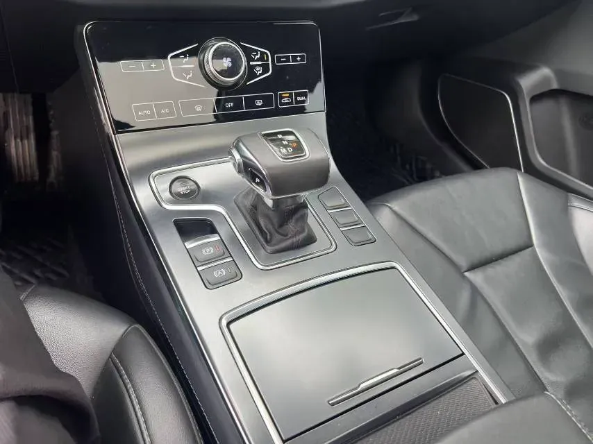 2020 HongQi H5 1.5T 169HP L4 7DCT,autocango,china used car exporter,china ev exporter,chinese used car exporter,chinese used ev exporter