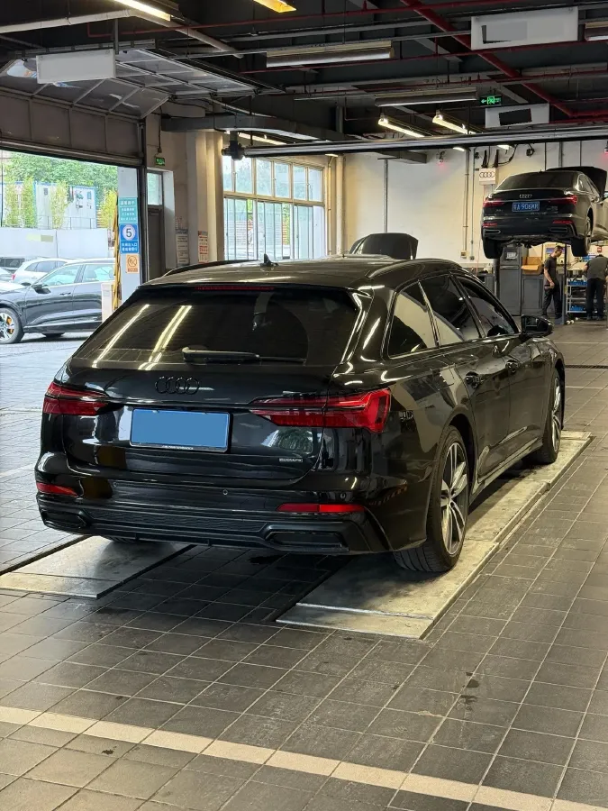 2023 Audi A6 2.0T 265HP L4 7DCT,autocango,china used car exporter,china ev exporter,chinese used car exporter,chinese used ev exporter