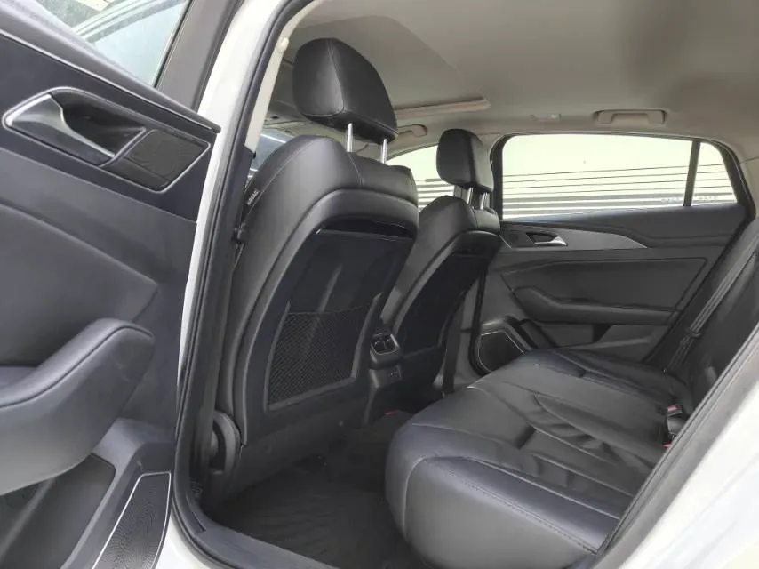 2020 HongQi H5 1.5T 169HP L4 7DCT,autocango,china used car exporter,china ev exporter,chinese used car exporter,chinese used ev exporter