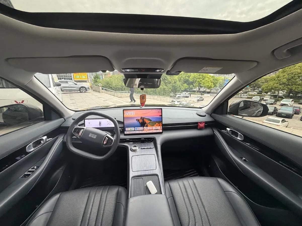 2024 Geely Emgrand L HiP 1.5T 181HP L4 3DHT PHEV 15.5KWH,autocango,china used car exporter,china ev exporter,chinese used car exporter,chinese used ev exporter