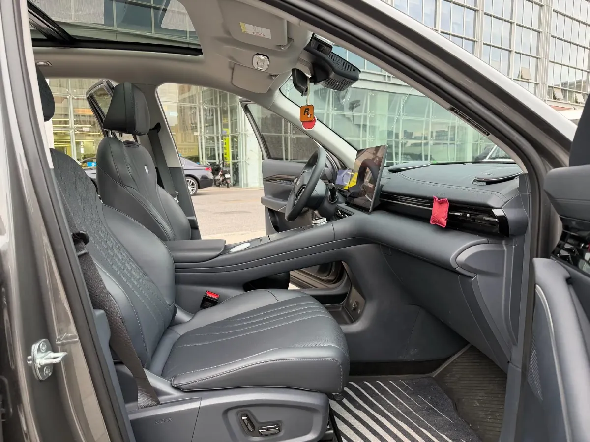 2024 Geely Emgrand L HiP 1.5T 181HP L4 3DHT PHEV 15.5KWH,autocango,china used car exporter,china ev exporter,chinese used car exporter,chinese used ev exporter