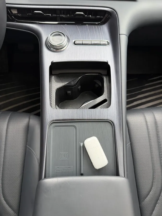 2024 Geely Emgrand L HiP 1.5T 181HP L4 3DHT PHEV 15.5KWH,autocango,china used car exporter,china ev exporter,chinese used car exporter,chinese used ev exporter