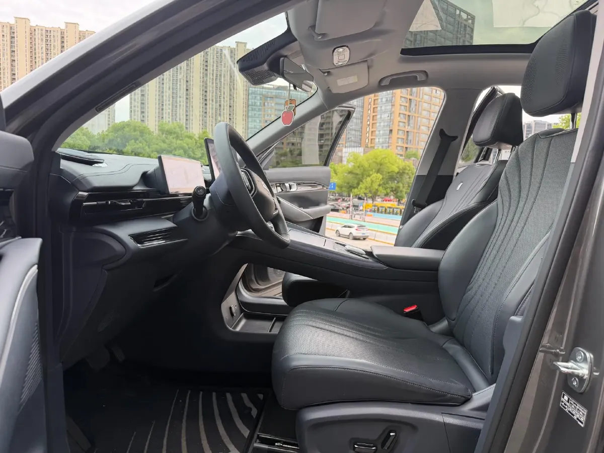 2024 Geely Emgrand L HiP 1.5T 181HP L4 3DHT PHEV 15.5KWH,autocango,china used car exporter,china ev exporter,chinese used car exporter,chinese used ev exporter