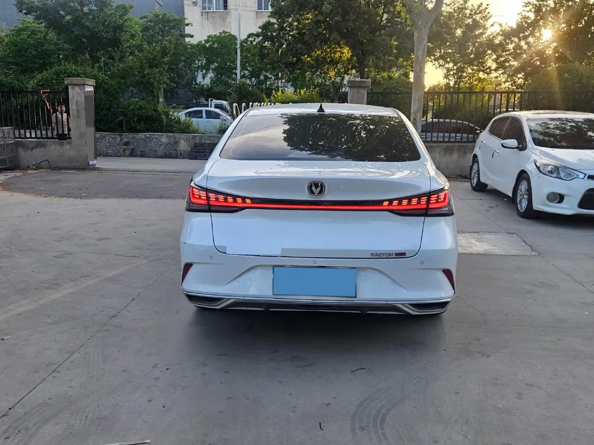 2023 ChangAn Raeton Plus 1.5T 188HP L4 7DCT,autocango,china used car exporter,china ev exporter,chinese used car exporter,chinese used ev exporter