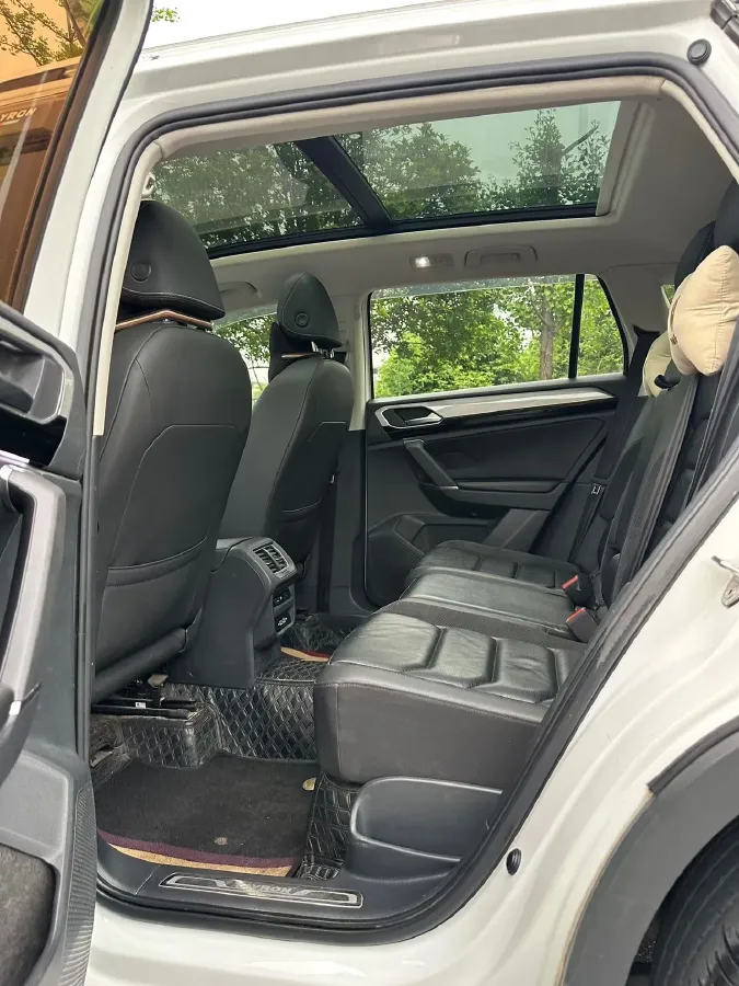 2019 Jeep Cherokee 2.0T 234HP L4 9AT,autocango,china used car exporter,china ev exporter,chinese used car exporter,chinese used ev exporter