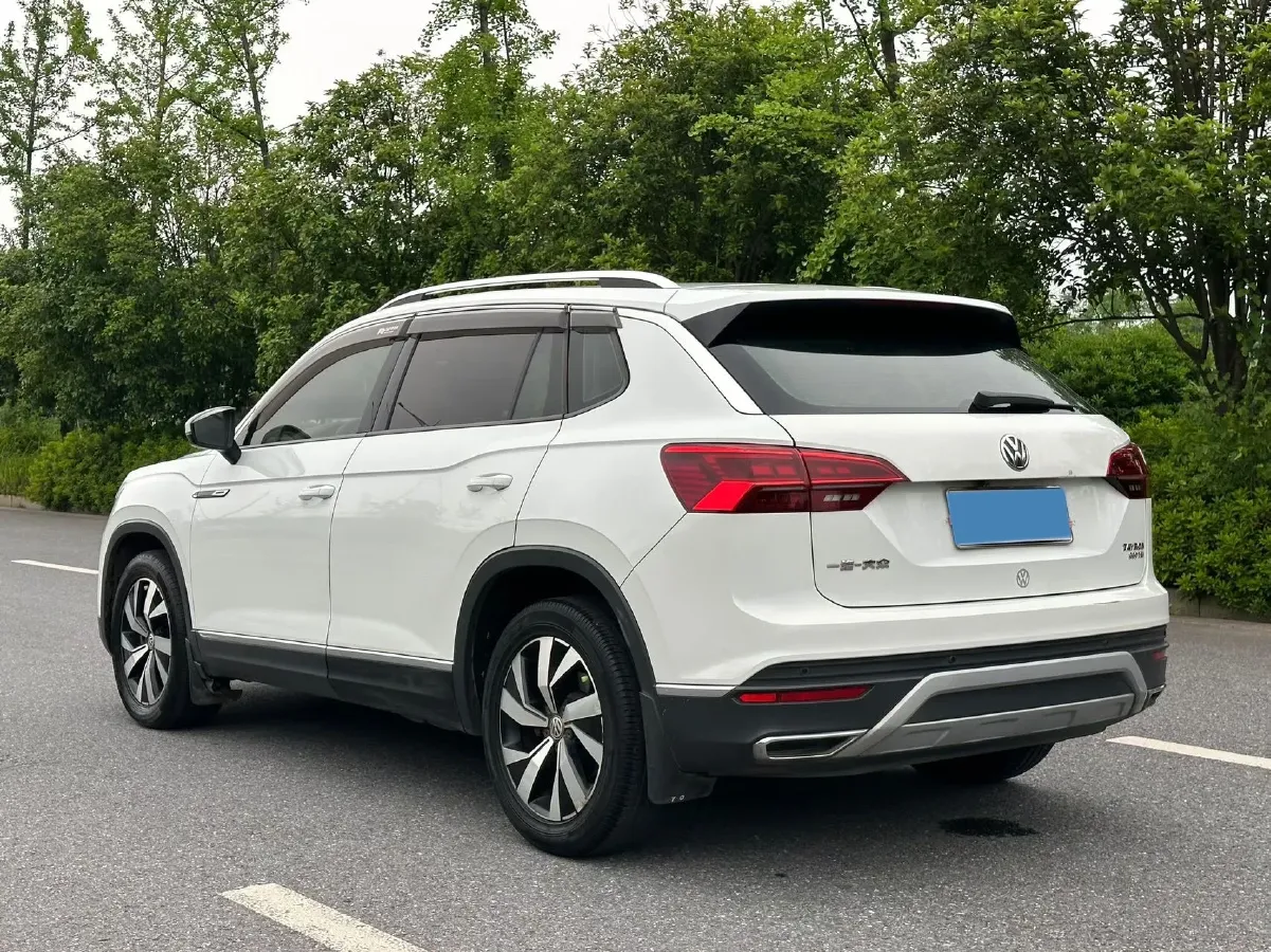 2019 Jeep Cherokee 2.0T 234HP L4 9AT,autocango,china used car exporter,china ev exporter,chinese used car exporter,chinese used ev exporter