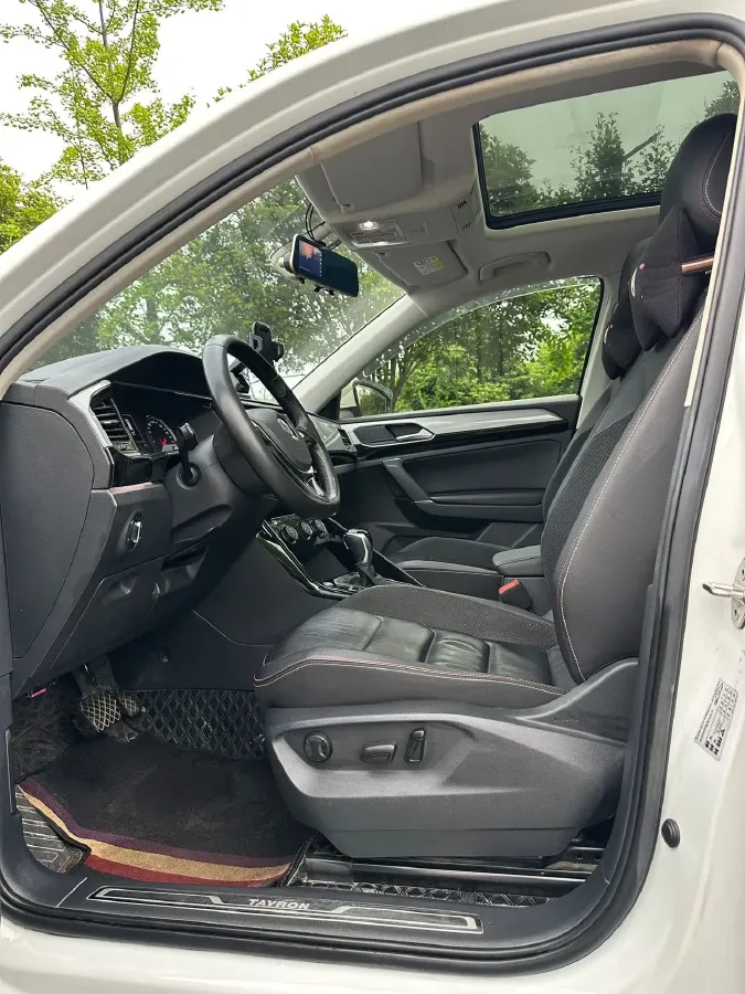 2019 Jeep Cherokee 2.0T 234HP L4 9AT,autocango,china used car exporter,china ev exporter,chinese used car exporter,chinese used ev exporter