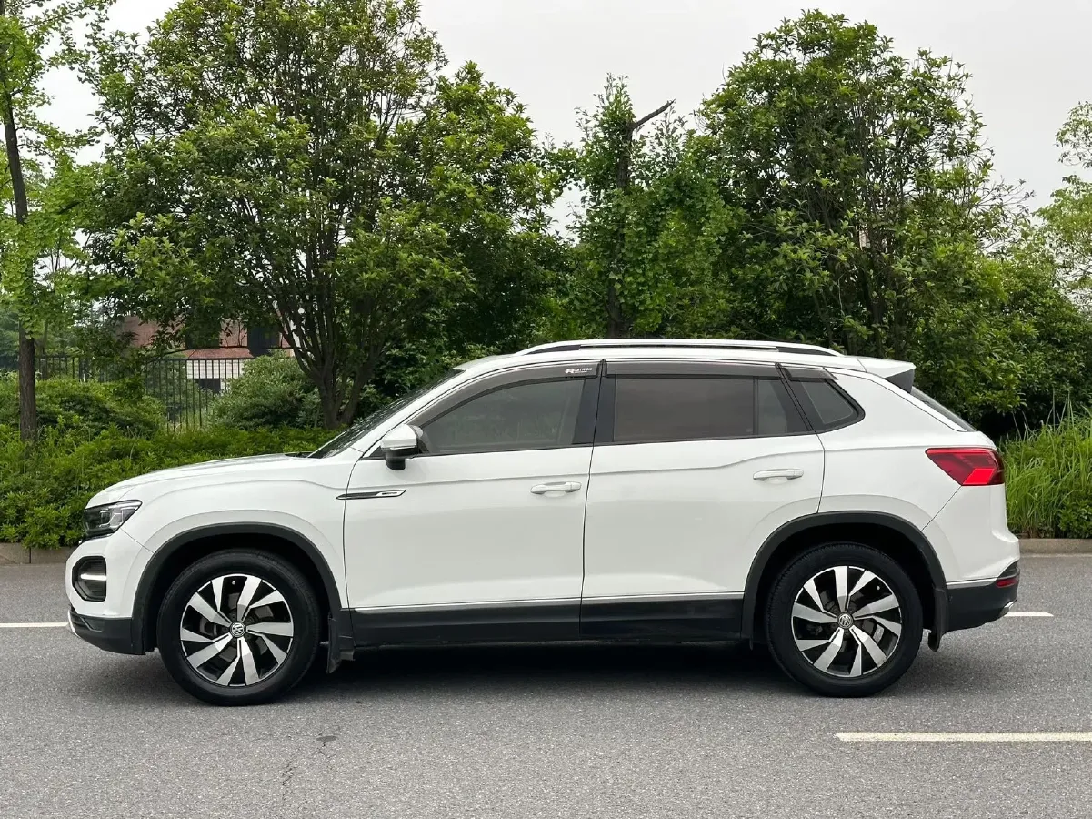 2019 Jeep Cherokee 2.0T 234HP L4 9AT,autocango,china used car exporter,china ev exporter,chinese used car exporter,chinese used ev exporter