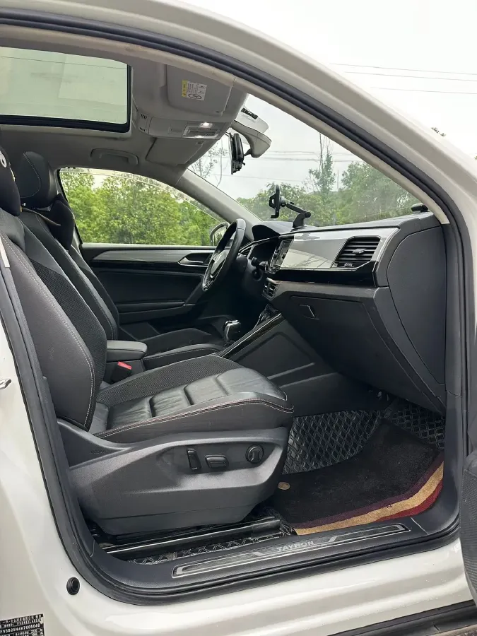 2019 Jeep Cherokee 2.0T 234HP L4 9AT,autocango,china used car exporter,china ev exporter,chinese used car exporter,chinese used ev exporter