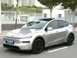 2025 Tesla Model Y L BEV
