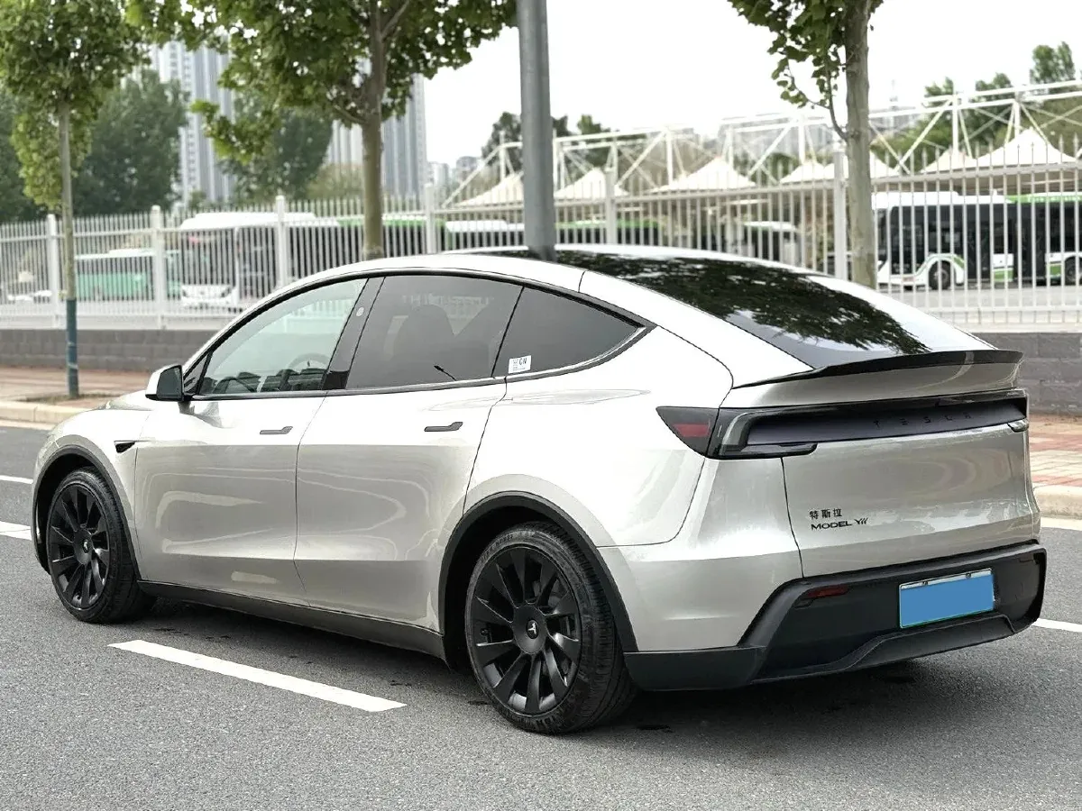 2025 Tesla Model Y L BEV,autocango,china used car exporter,china ev exporter,chinese used car exporter,chinese used ev exporter