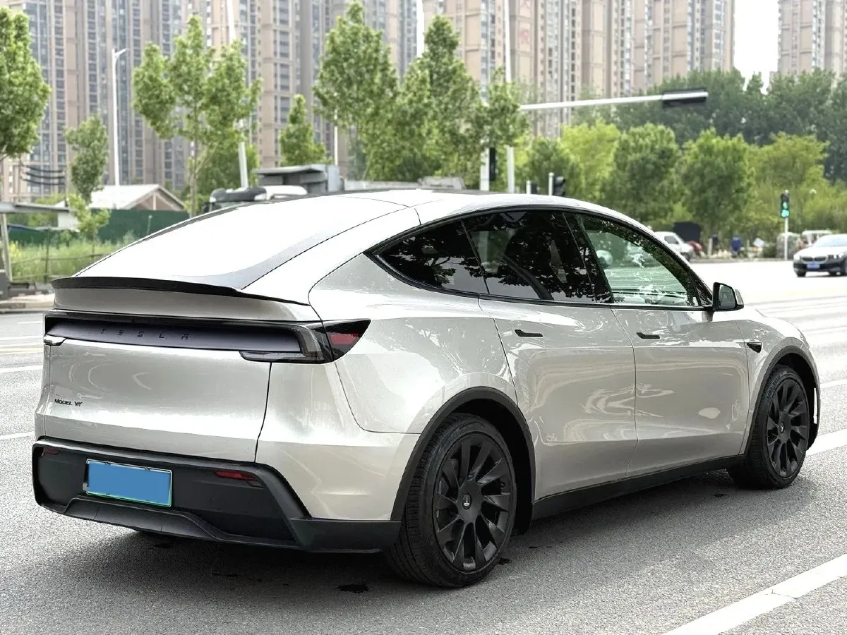 2025 Tesla Model Y L BEV,autocango,china used car exporter,china ev exporter,chinese used car exporter,chinese used ev exporter