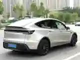 2025 Tesla Model Y L BEV